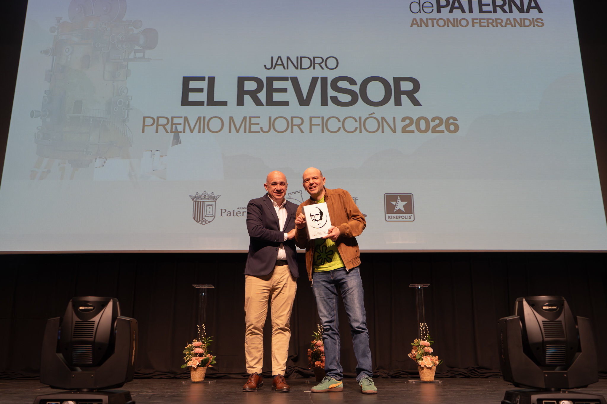  Jandro recoge el galardón a Mejor Ficción 